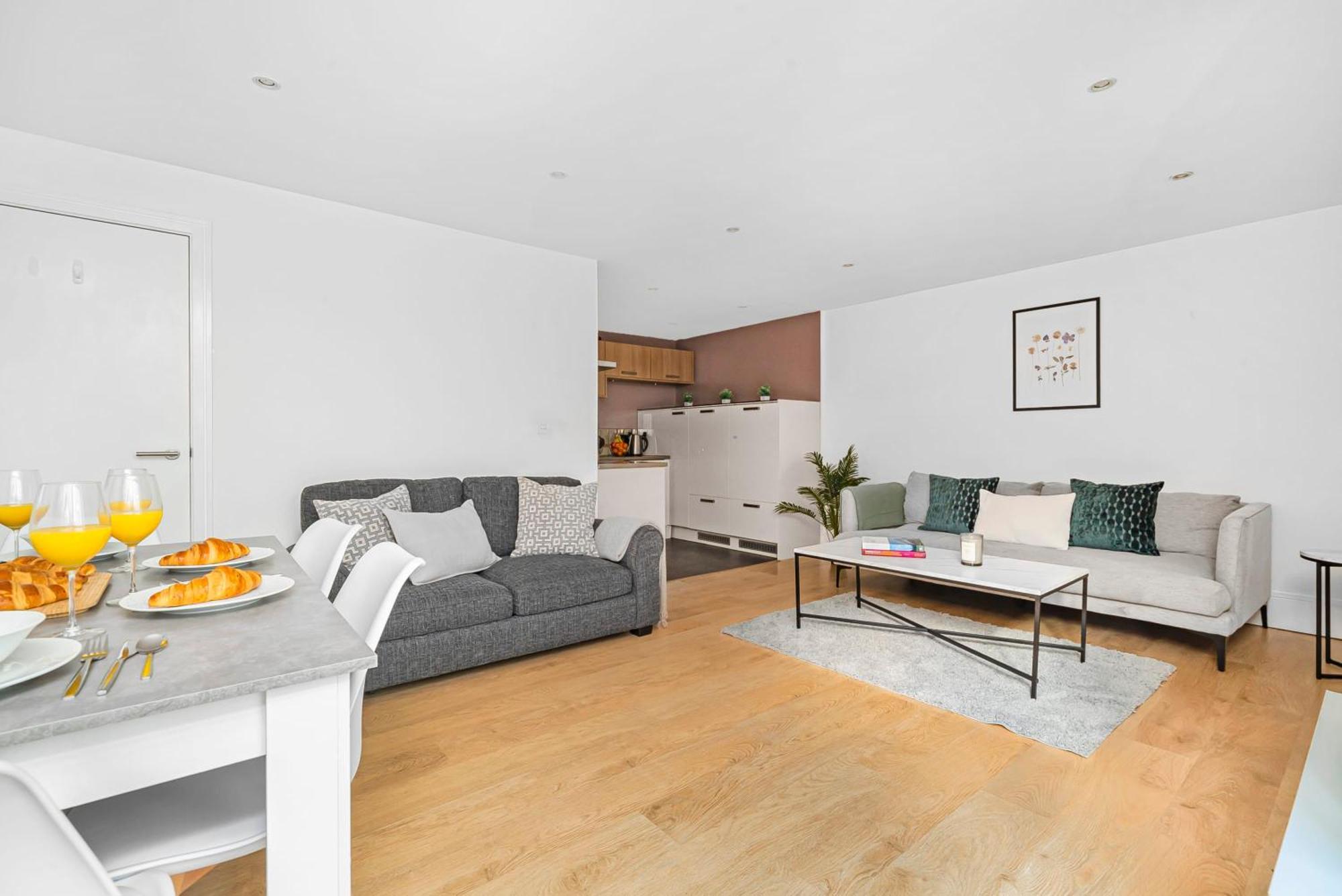 King'S Cross - 2Br With Terrace - Cityapartmentstay Londra Esterno foto